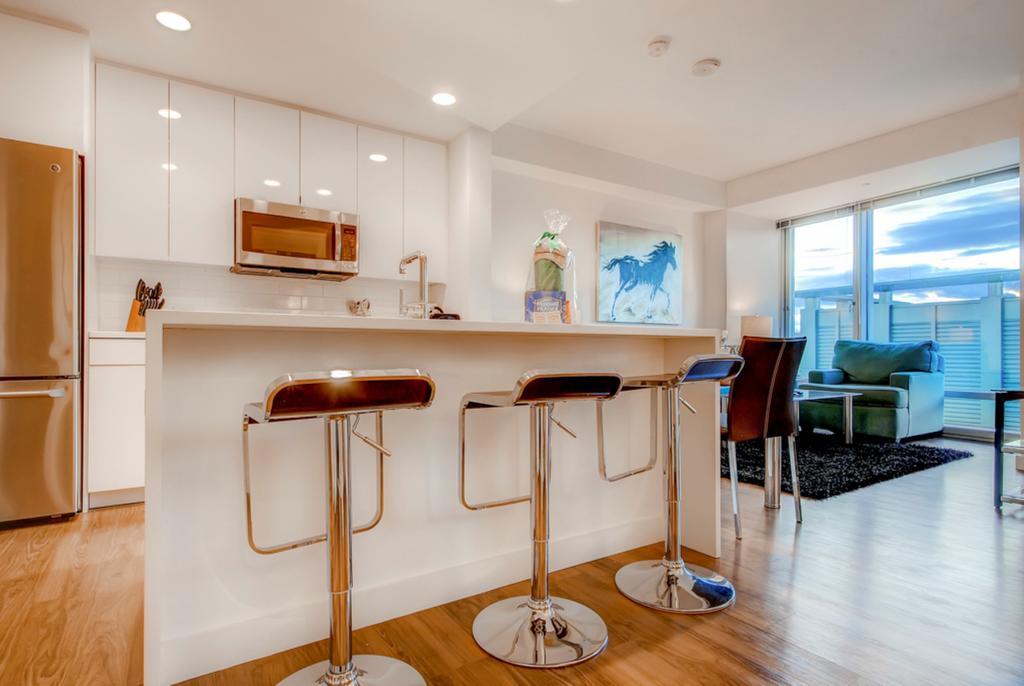 Global Luxury Suites At Fenway Бостон Номер фото